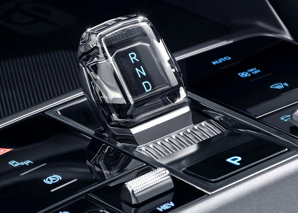 Cần số pha lê tinh xảo, đậm chất công nghệ