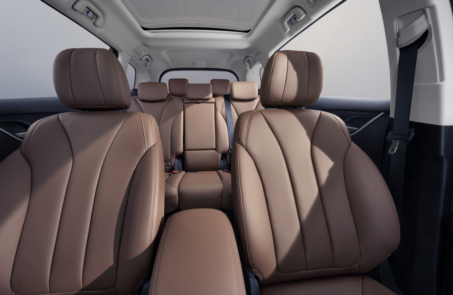 Nội thất 3 hàng ghế BYD M6 – Rộng rãi, chuẩn xe gia đình & dịch vụ